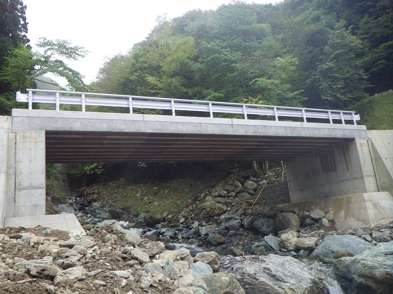 黒松谷橋完成