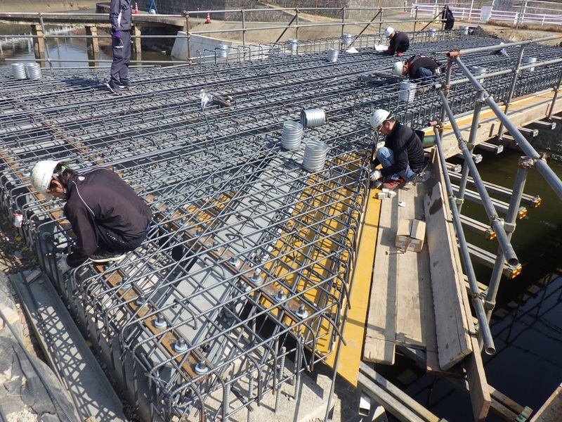 川中新橋施工