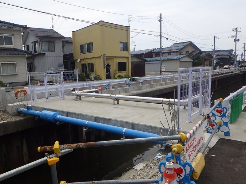 新興橋添架橋完成 新興橋添架橋完成