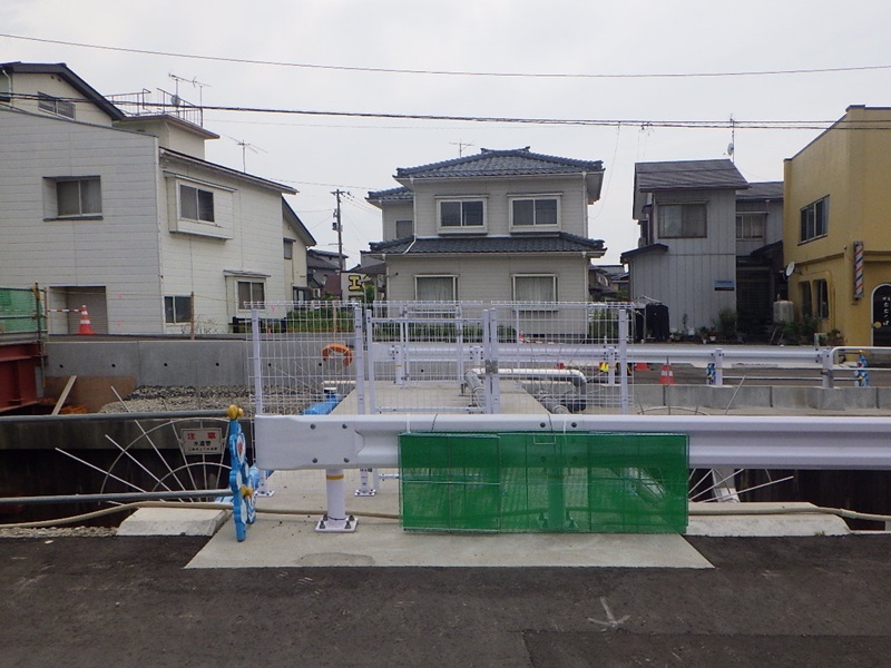 新興橋添架橋完成 新興橋添架橋完成