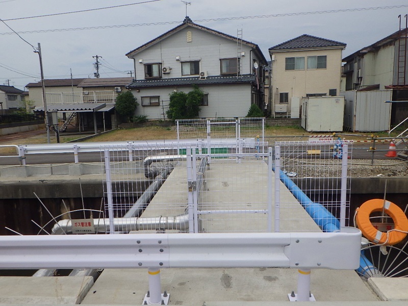 新興橋添架橋完成 新興橋添架橋完成